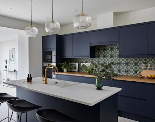 Colour is a lot more than what meets the eye. It evokes strong emotions so the choice of colour chosen for your home can say more than you think.

This spiritual Midnight blue and earthy green accents creates a real confident kitchen. @studioreydesign has created a seamless, calming environment with the use of integrated handles, hood cover and extra storage solutions in their design. 

Show us how your use of colour brings emotion into your kitchen by using #MyMagnetKitchen when you post.

📸 @studioreydesign 
🔎 Luna Matt in Midnight
 
#ColourfulKitchens #ColourMyHome #KitchenInspo #KitchenIdeas #nteriorDesign #BlueKitchens