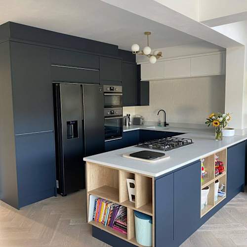 The art of simplicity✨ Our Luna range is out of this world for those wanting a modern, minimal design, click the link in our bio to book your design appointment today☝️

📸 : @mrslaurenbrowne 

#MagnetKitchens #MyMagnetKitchen #LoveYourKitchen #PartOfTheFamily #KitchenIdeas #KitchenInpso #KitchenDesign #MinimalInteriors #NavyKitchens