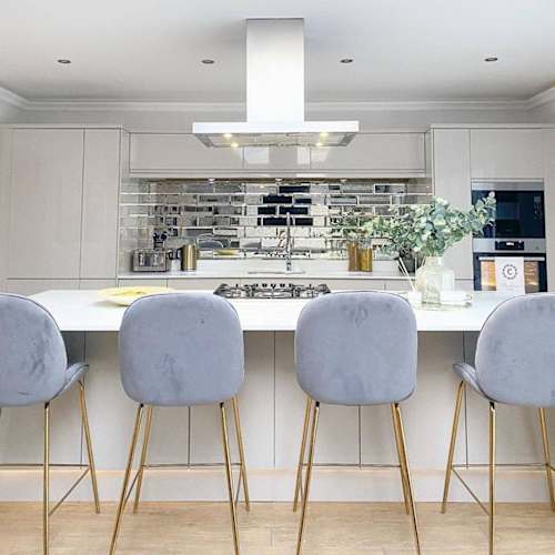Whether you have a galley kitchen or an open plan home, our Luna range suits any sized space ✨

Wouldn't you like to come home to this best-selling design, now half price with an extra 10% off in our autumn sale, in White or Grey?

Book your virtual consultation today via the link in our bio⬆️

📸 : @cresta_home & @interiorswithjessica 

#MyMagnetKitchen #MagnetKitchens #LoveYourKitchen #PartOfTheFamily #KitchenIdeas #KitchenInpso #KitchenDesign #HeartOfTheHome #GreyKitchens #WhiteKitchen #HandlelessKitchen