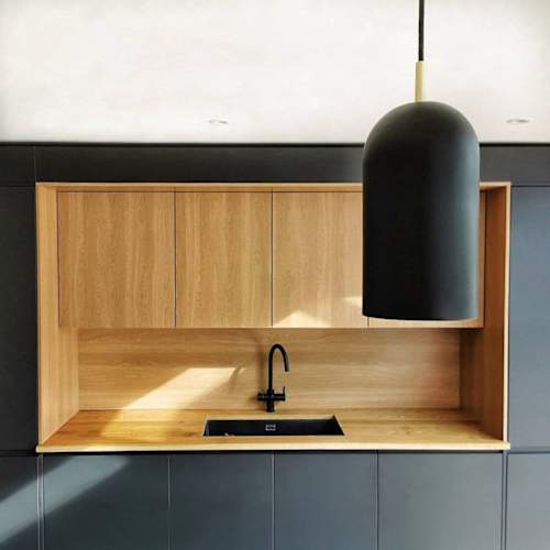 @the_vihouse has paired her Luna Matt Graphite kitchen with gorgeous oak accents to create a mix of textures and tones throughout her space✨ Reinvent the heart of your home with the help of expert designers by clicking the link in our bio⬆️

#MagnetKitchens #MyMagnetKitchen #LoveYourKitchen #PartOfTheFamily #KitchenIdeas #KitchenInpso #KitchenDesign #HandlelessKitchen #OakKitchen