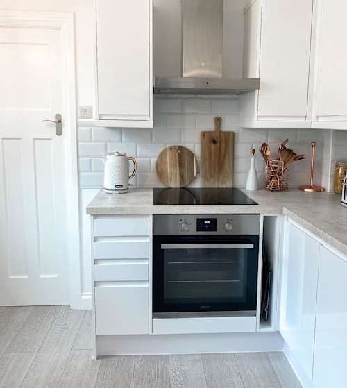 Here’s an after & before ➡️ of our kitchen, which is probably my favourite transformation to date. 

Considering we came into this house buying / renovation thing blindly with no experience, I’m so happy with how we’ve transformed the space. #wingingit 
.
.
.
.
.
.
.
.
.
.
.
#transformationtuesday #kitchendesign #kitchen #kitchenremodel #kitchendecor #kitchenrenovation #whitekitchen #kitcheninspo #smallkitchen #myhousethismonth #apartmentliving #apartmenttherapy #homerenovation #homereno #homesofinsta #cornerofmyhome #myhyggehome #mystylishspace #spotlightonmyhome #projecthome #interiormilk #interior125 #interiør #interiordecorating #sorealhomes #myhometrend