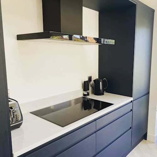KITCHEN SPLASHBACK ………..
.
.
.
.
.
this week our kitchen splashback is finally going to be done! Cannot wait as this is nearly the last thing in the kitchen to be finished!! (Still need a wine fridge and bar stools..oh and I have my eye on a very nice alessi kettle and toaster in Matt black) 
.
.
Swipe ⬅️ for the chevron tiles we have chosen for the slashback..
#kitchendesign #homedecor #homeinspo #magnetkitchens #chevron #homerenovation #homereno