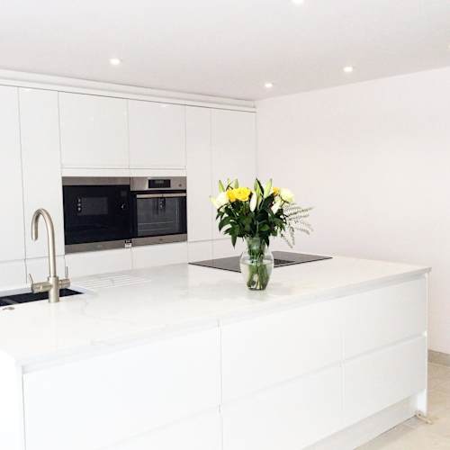 • KITCHEN TRANSFORMATION •
•
•
A stunning Luna kitchen in ‘White Gloss’ created by one of our designers dave_white1982 - a minimal yet effective aesthetic! With plenty more modern, handleless kitchens on display in our showroom.
•
• 
#magnet #kitchen #kitcheninspo #barnsley #leeds #wakefield #building #white #new #joinery #interiordesign #sheffield #free #design #integra #dunham #finace #virtualtour #showroom #kitchentransformation #kitchendesign