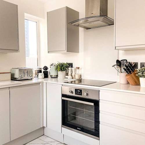 Posted @withregram • @magnetkitchensuk We’re bringing our showroom to you 💙 

From your initial consultation, to delivering samples to your door, to a safe delivery and installation, our team of experts will support your journey every step of the way.
 
Click the link in our bio to design your kitchen from your living room today ⬆️

📸 @interiorswithjessica 
🔎 Luna in Matte Grey

#MagnetKitchens #KitchenDesign