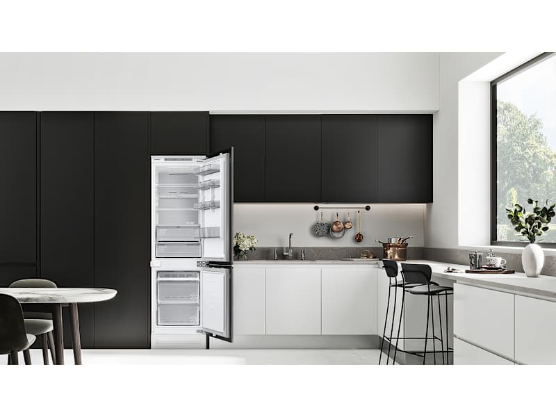 Samsung Integrated Fridge Freezer BRB26705DWW/EU with Convertible Zone, Slide Hinge