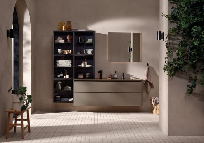 15 cm høj trådkurv i silver med rulleskinner. | HTH