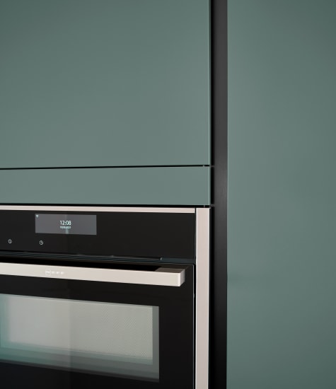 Green kitchen cabinet with built-in oven | HTH