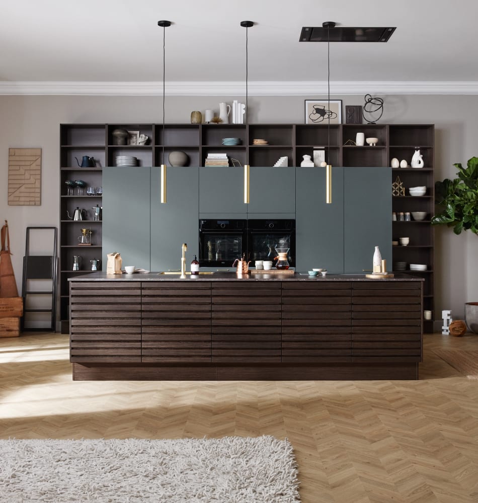Dark wood kitchen with green backsplash and black countertop. Nordic Spirit | HTH