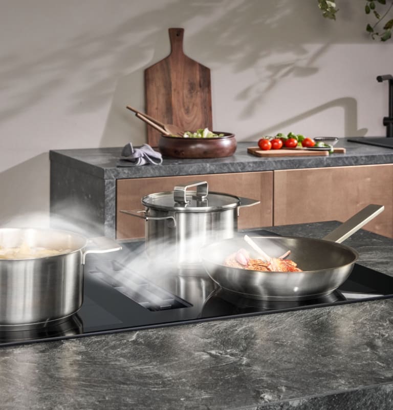 Siemens induction hob with integrated hood HTH