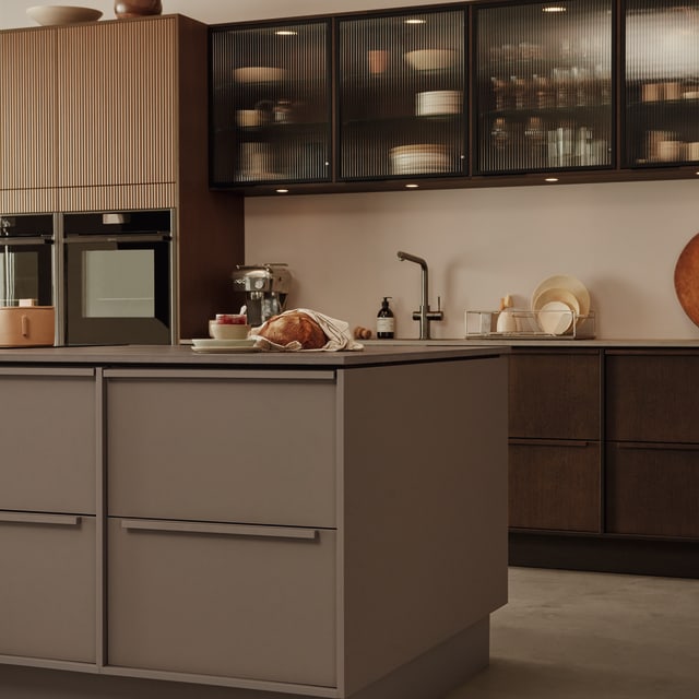 Add a personal touch to your kitchen with display cabinets HTH