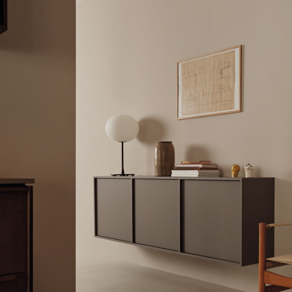 Dark gray wall-mounted kitchen cabinets with a light beige wall background. Nordic Atmosphere | HTH