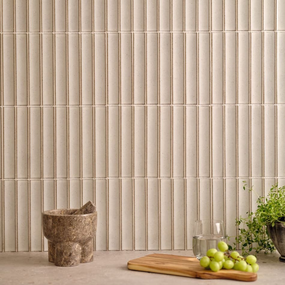 Beige vertical tile backsplash with light countertop. Reflection | HTH