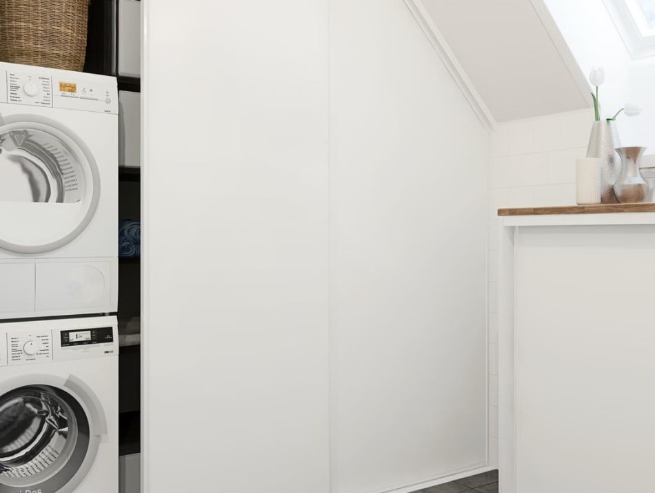 White Bathroom | HTH
