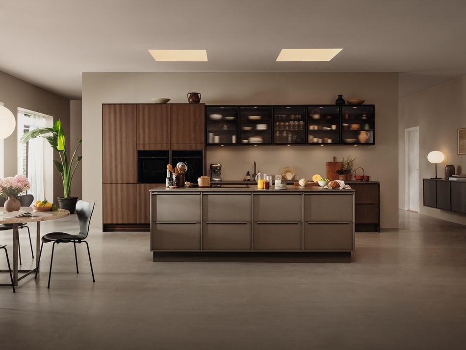 Brown kitchen with kitchen island, dark cabinets, and light countertop. Nordic Atmosphere | HTH