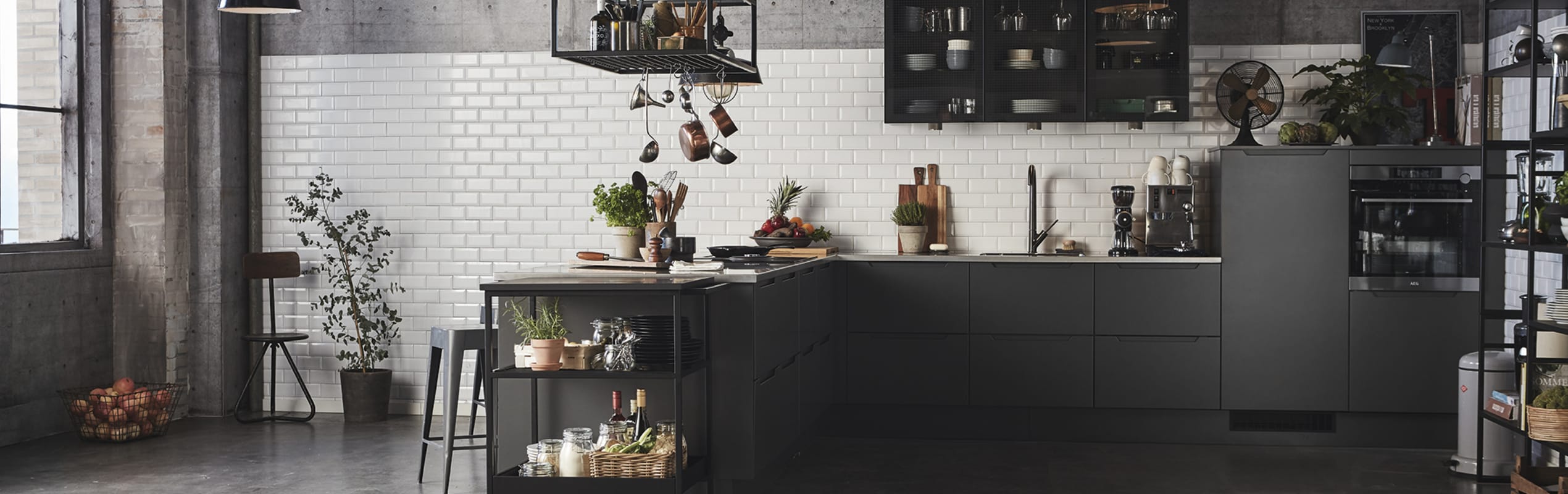 Steel worktops - A modern, raw & practical worktop | HTH