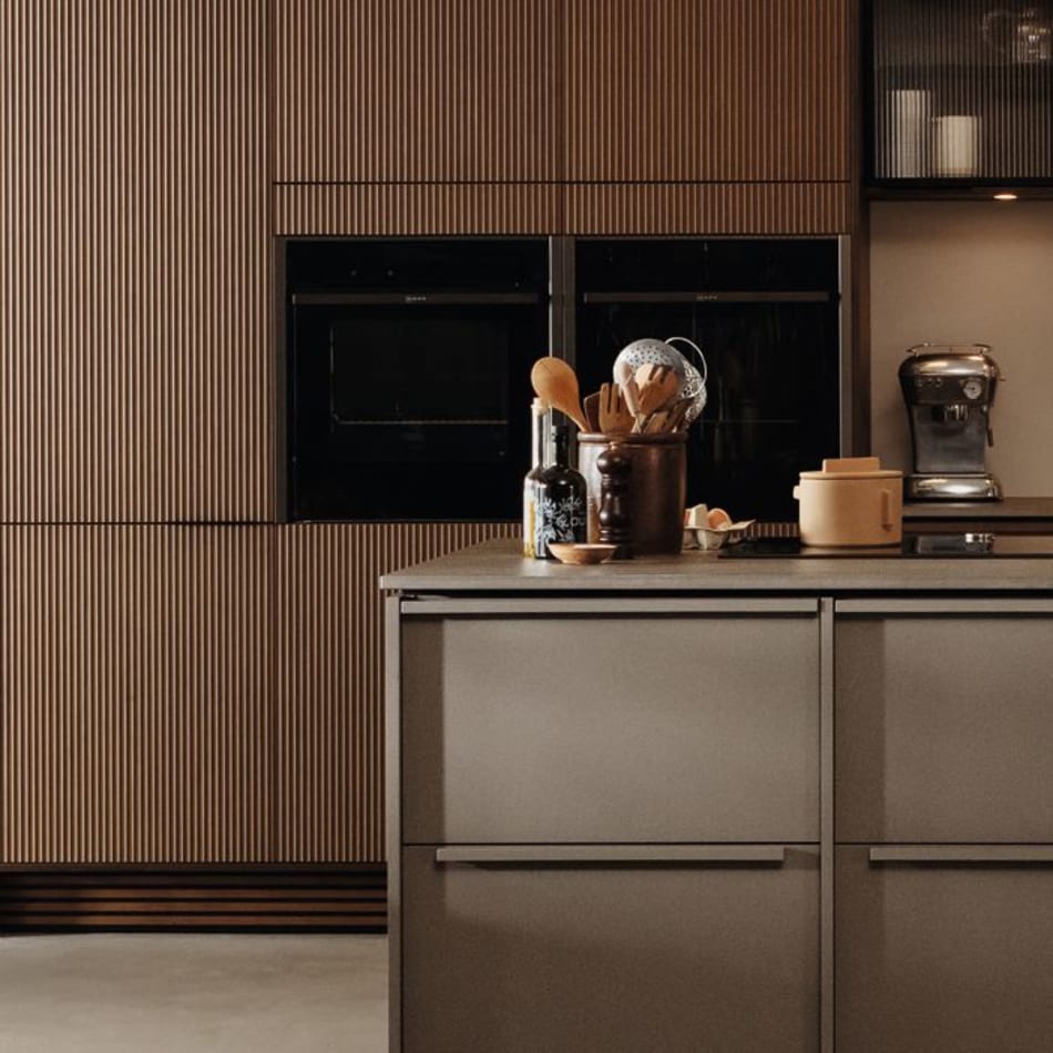 Brown kitchen with ribbed cabinets and dark countertop. Nordic Atmosphere | HTH