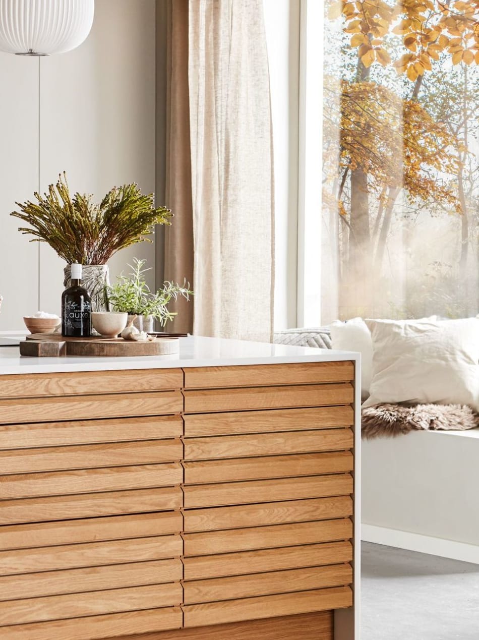 Køkken i træ: Solidt håndværk med varme og glød | HTH