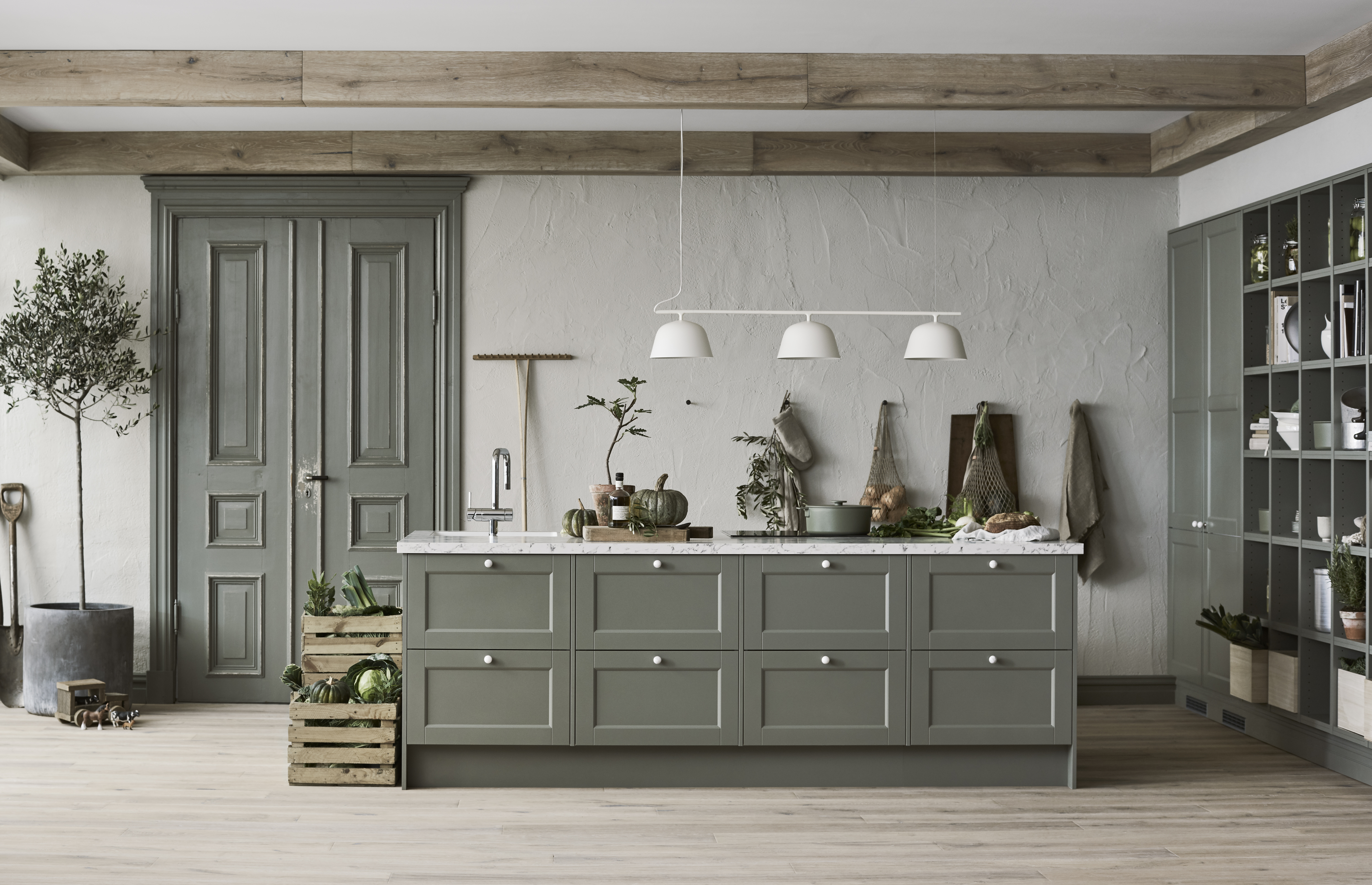 BDSM komikslari jinsiy aloqa U sabzavotni eshagiga yopishtiradi